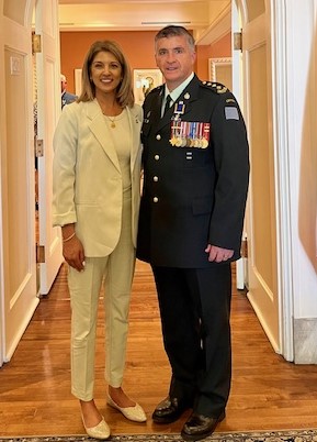 please-add-head-shot-yourself-feature_0_240307104750_(1)